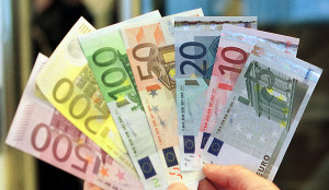 THE EURO ARRIVES AT BOSNIAN BANKS.